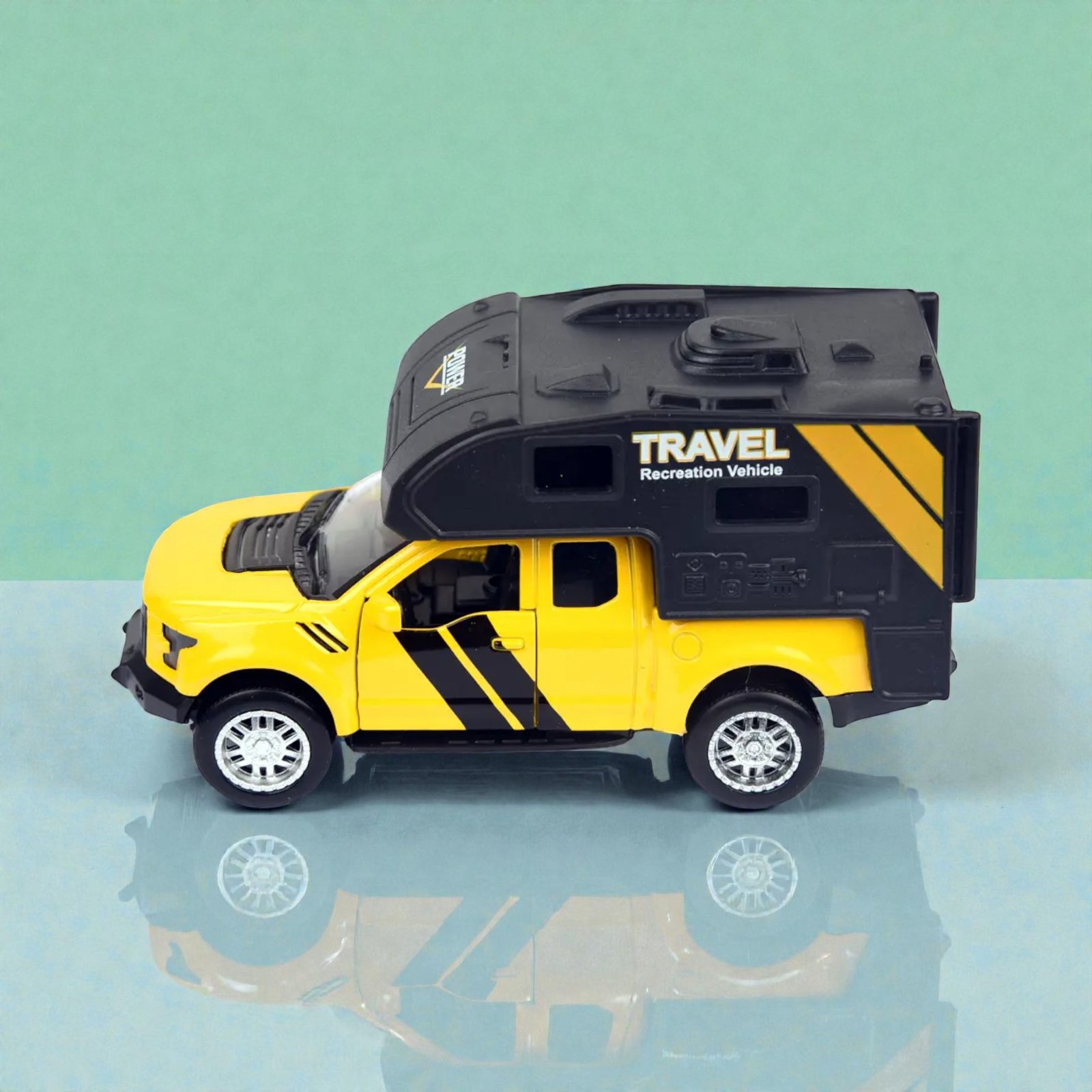 سيارة معدنية 1:36 مع أضواء وصوت — CAMPER VAN - الصورة 2