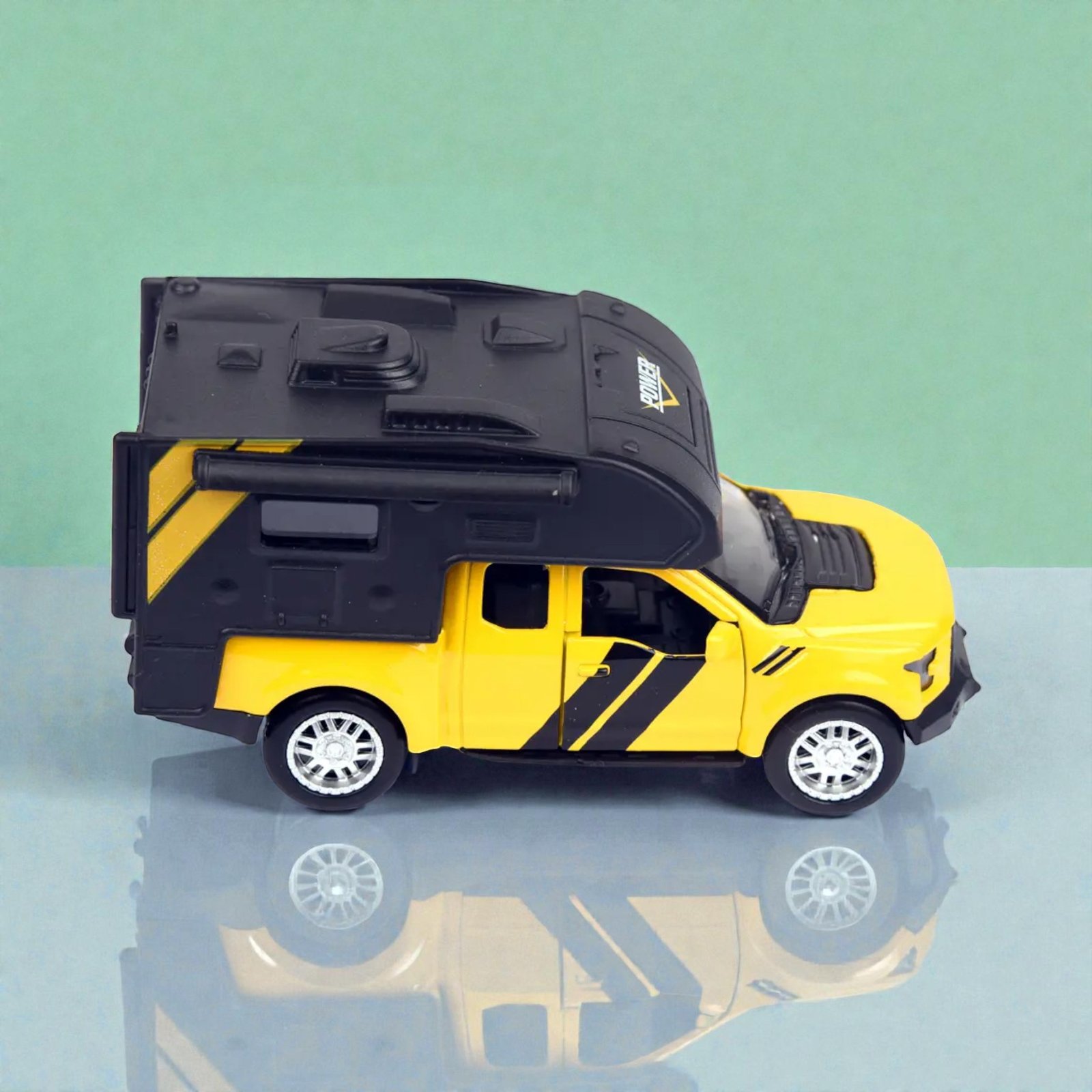 سيارة معدنية 1:36 مع أضواء وصوت — CAMPER VAN - الصورة 3