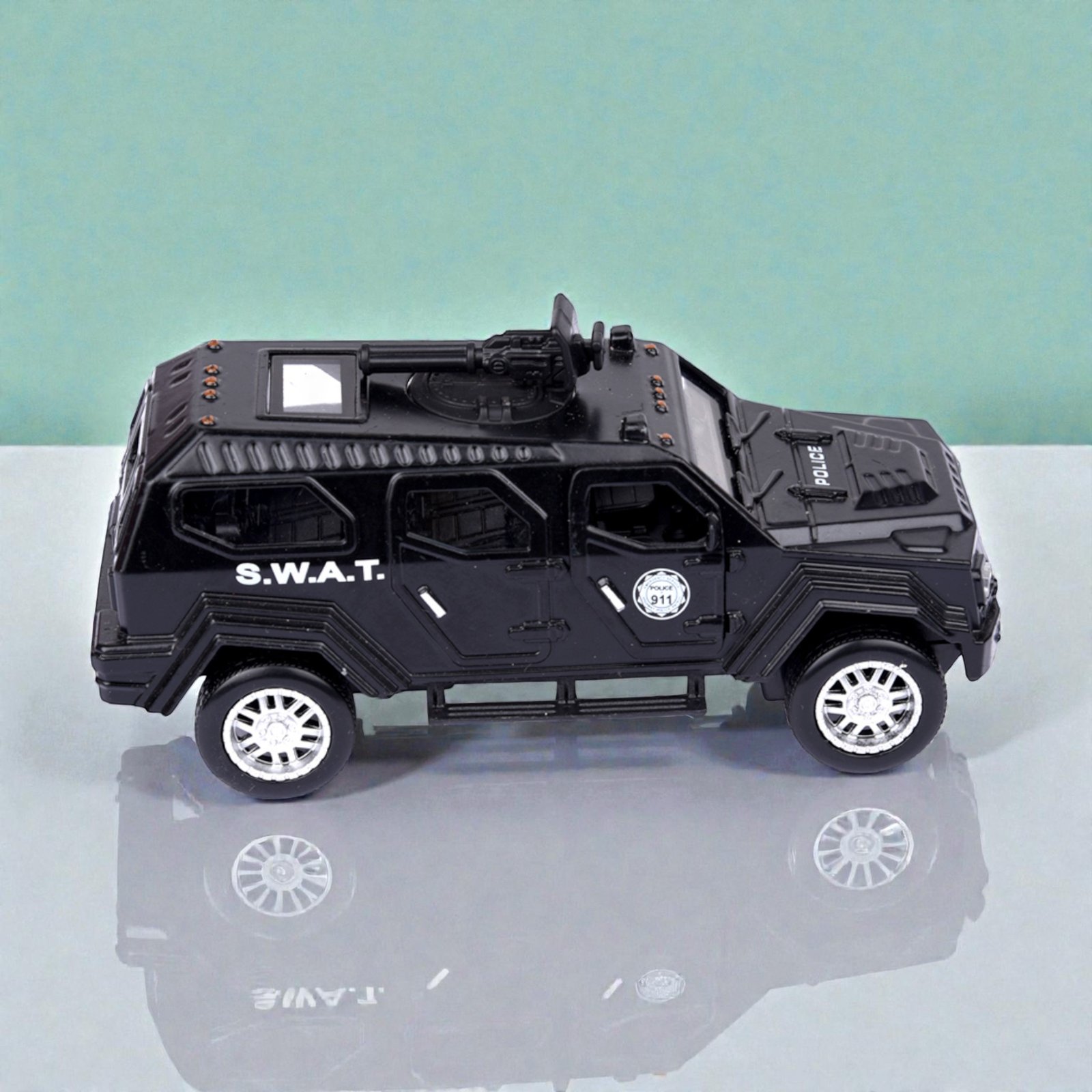 سيارة مصفحة معدنية 1:36 مع أضواء وصوت — ARMOURED SPORTS - الصورة 2