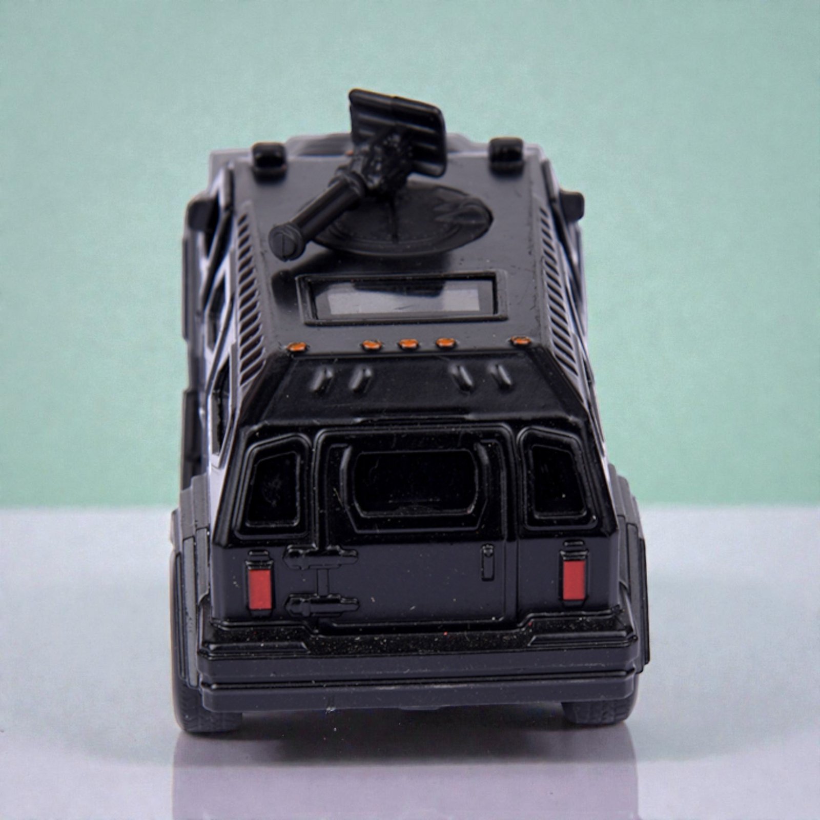 سيارة مصفحة معدنية 1:36 مع أضواء وصوت — ARMOURED SPORTS - الصورة 4