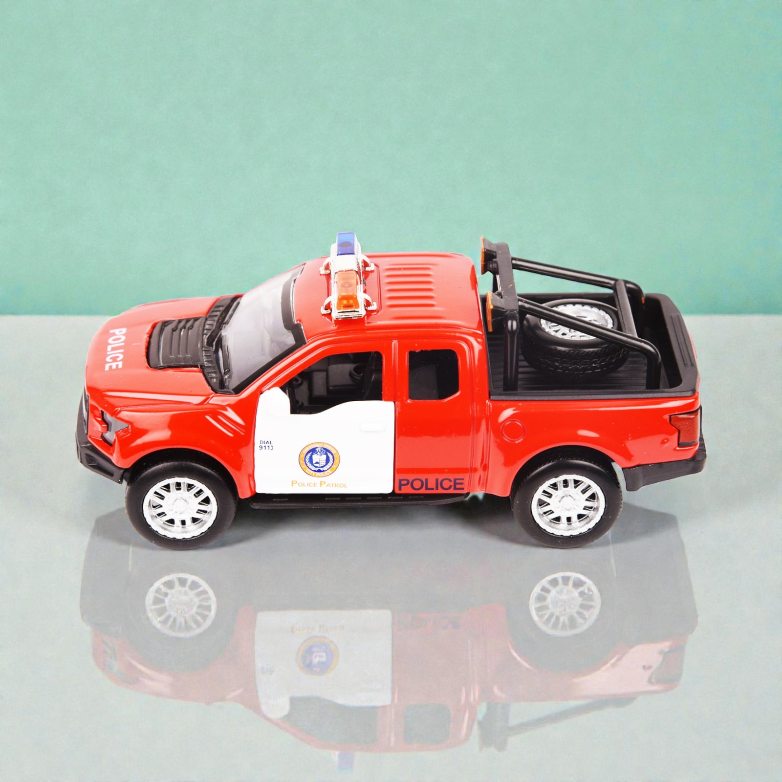 سيارة شرطة معدنية 1:36 مع أضواء وصوت — DIECAST POLICE CAR - الصورة 2