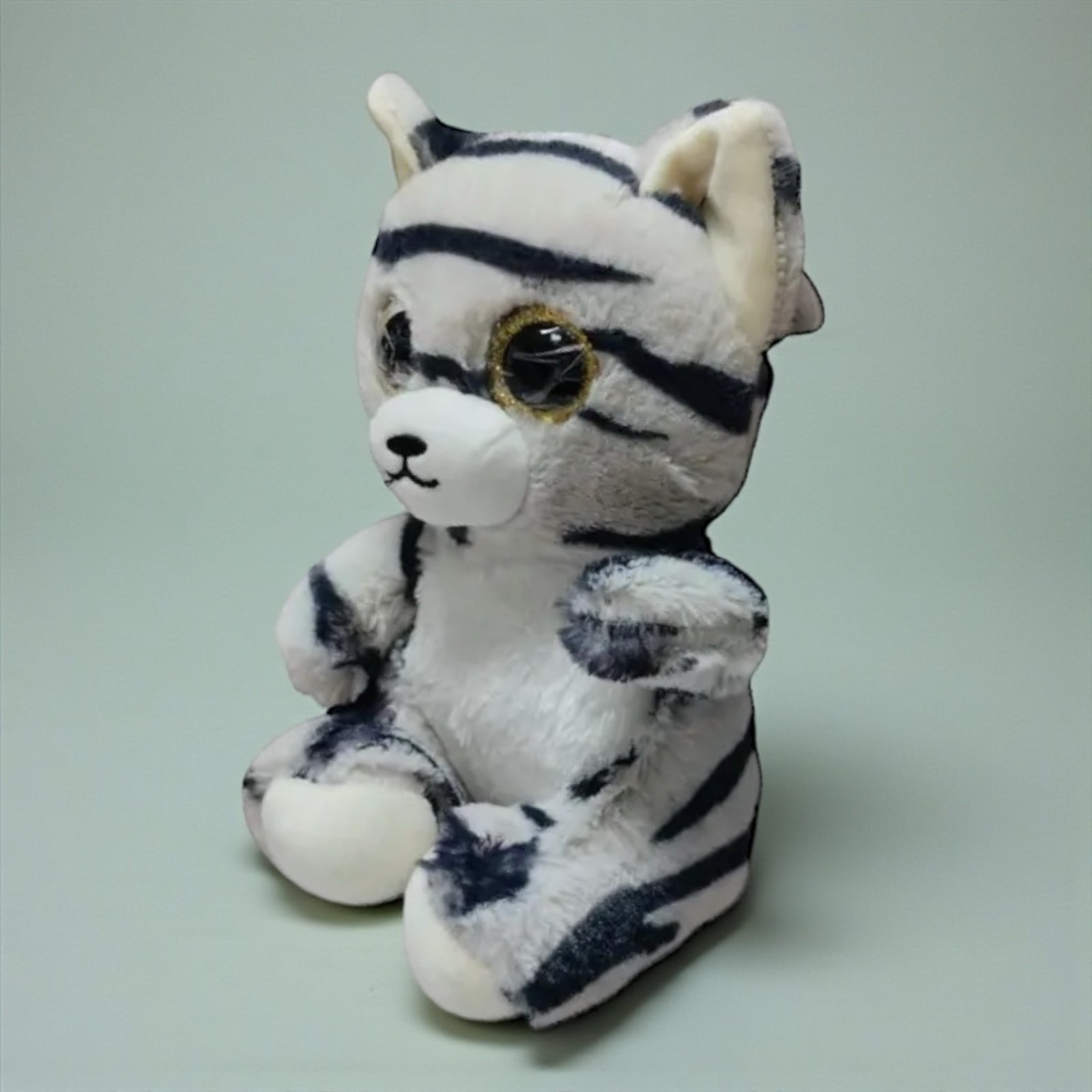 دمية قطة رمادية مخططة محشوة 20 سم — Grey Tabby Cat Doll - الصورة 2