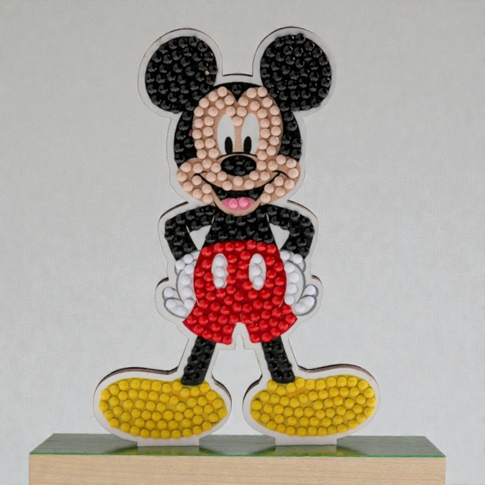 اصنع شخصية Mickey بأحجار الكريستال آرت