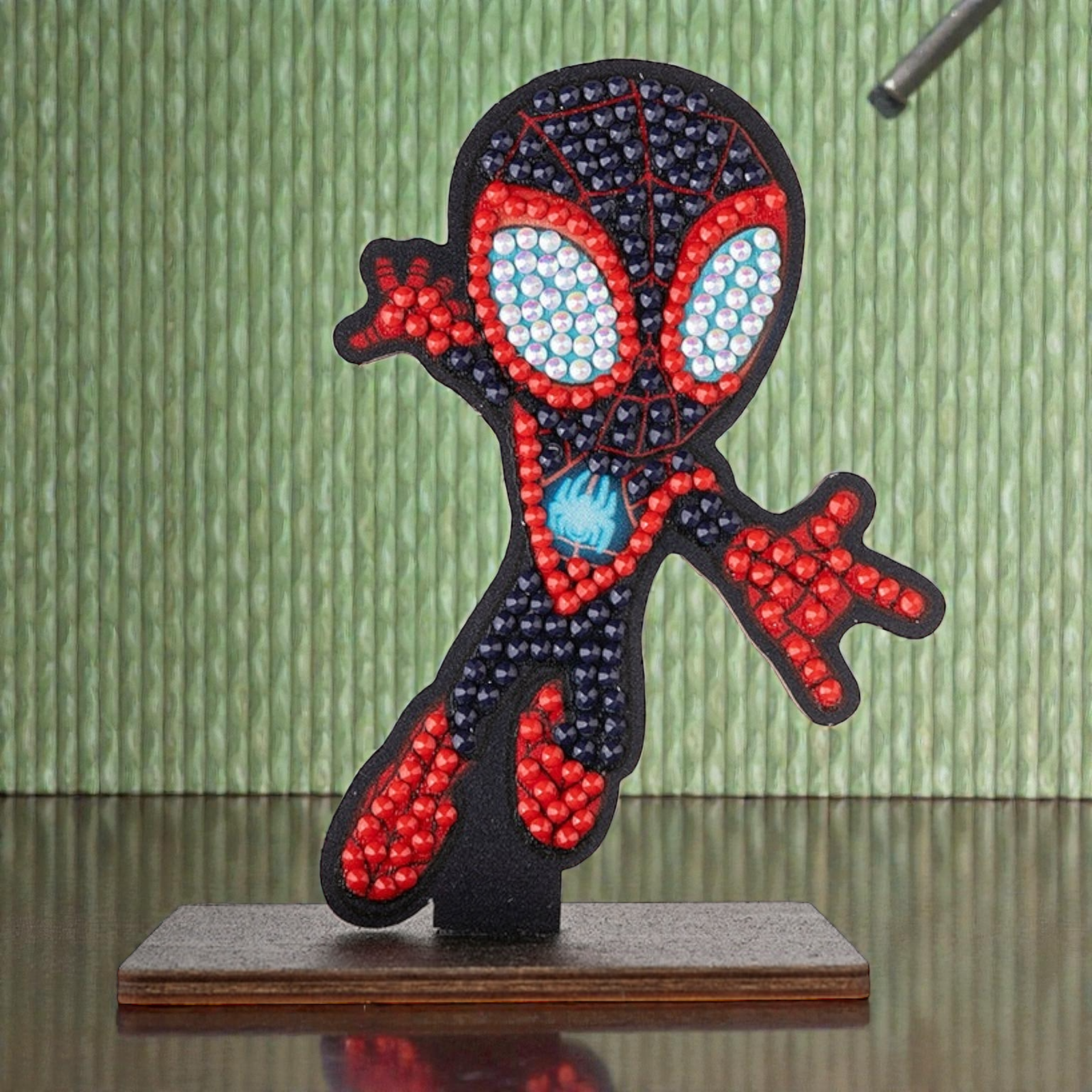 اصنع شخصية Miles Morales بأحجار الكريستال آرت