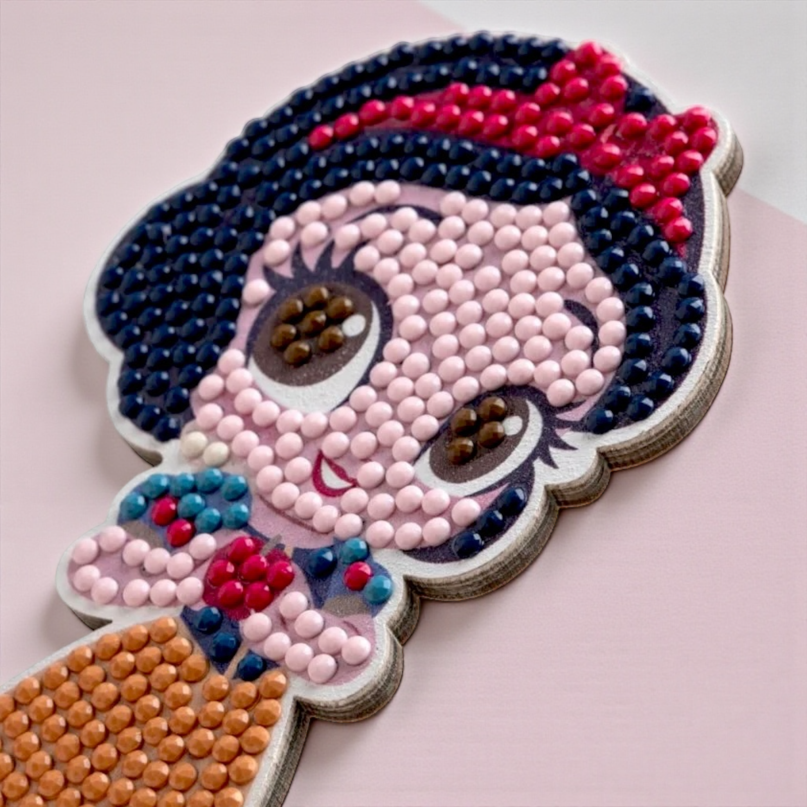 اصنع شخصية Snow White بأحجار الكريستال آرت - الصورة 2