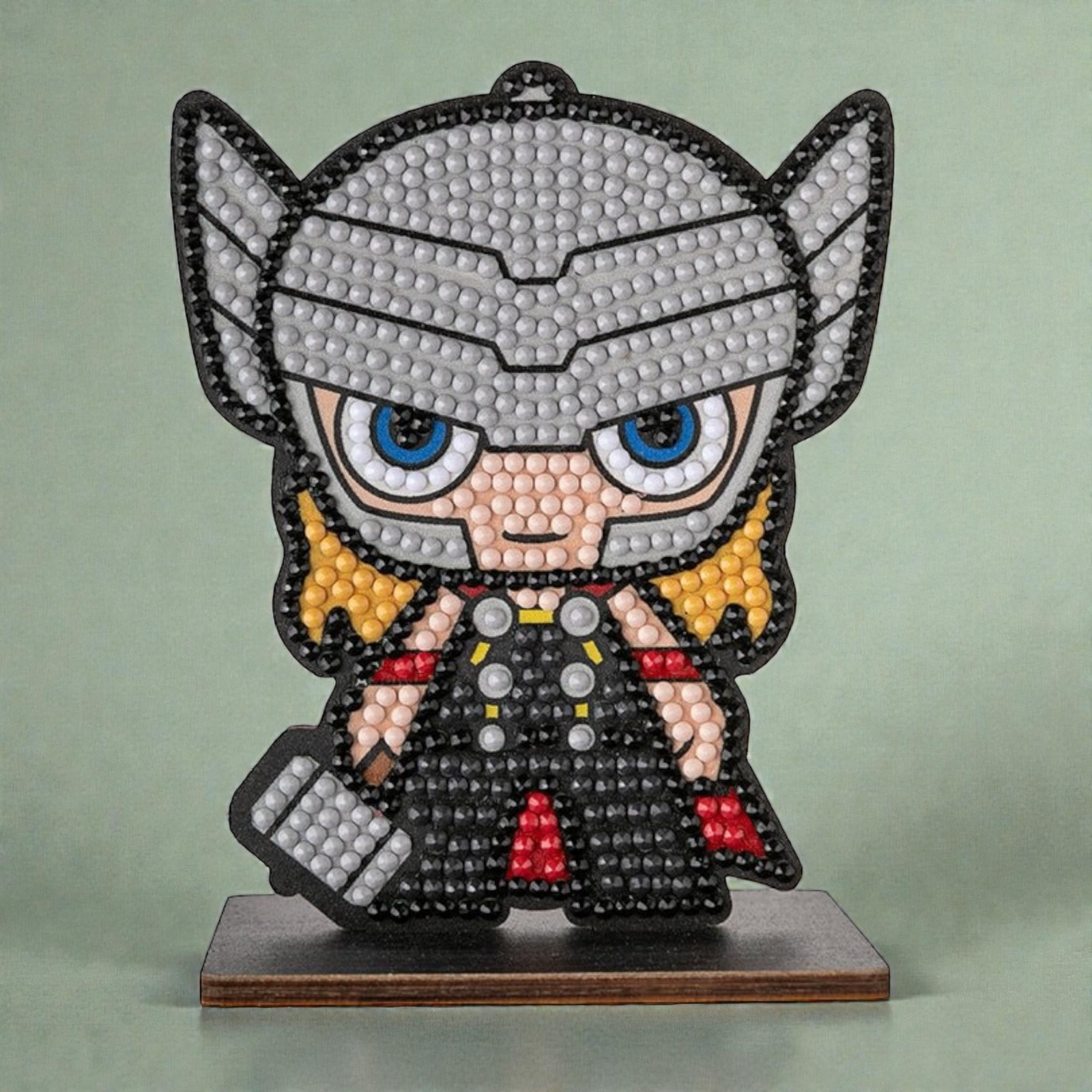 اصنع شخصية Thor بأحجار الكريستال آرت